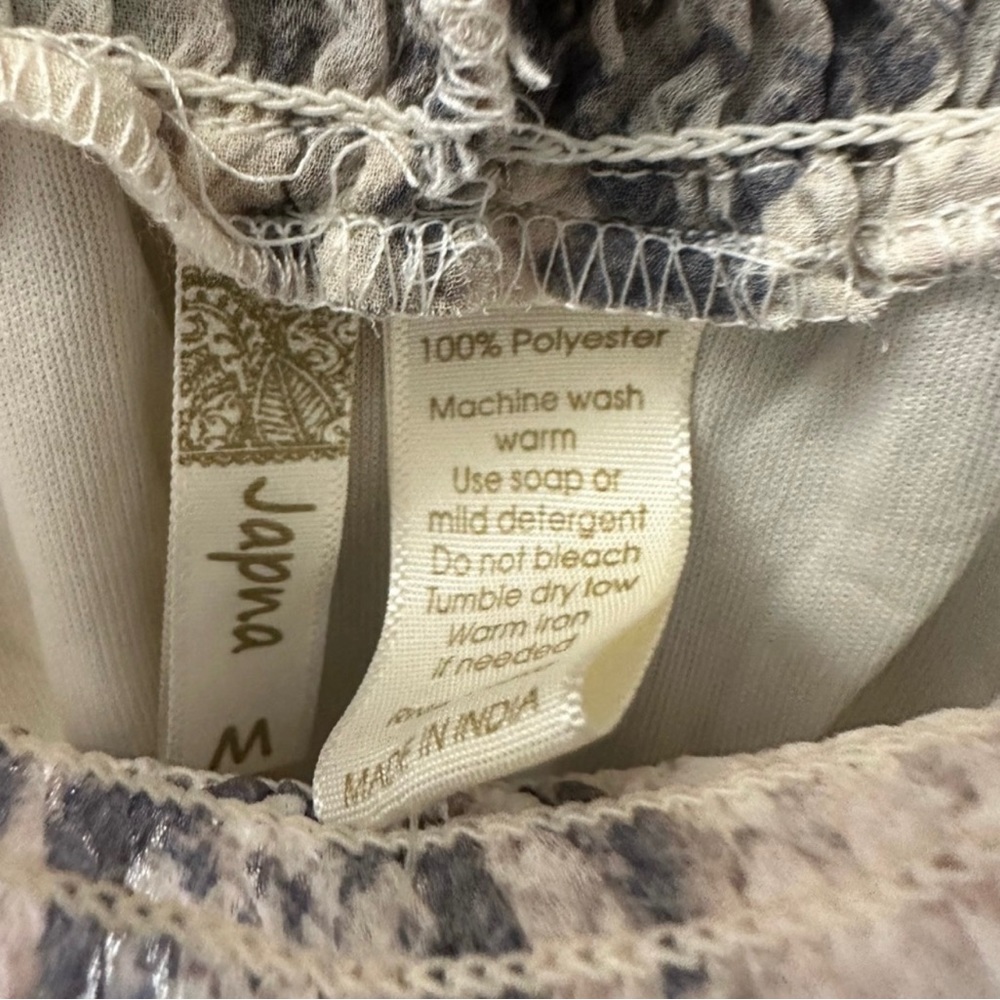 Beautiful blouse NWT!!! - Picture 2 of 2